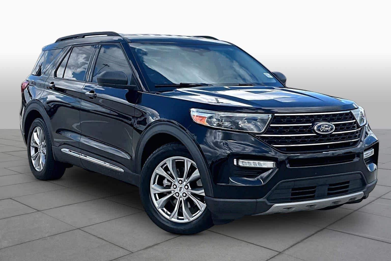 Used 2020 Agate Black Metallic Ford XLT image 2