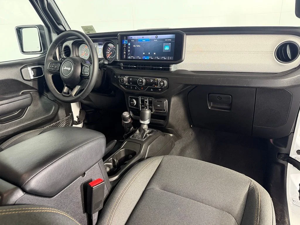 Used 2025 White Jeep Sport S image 17