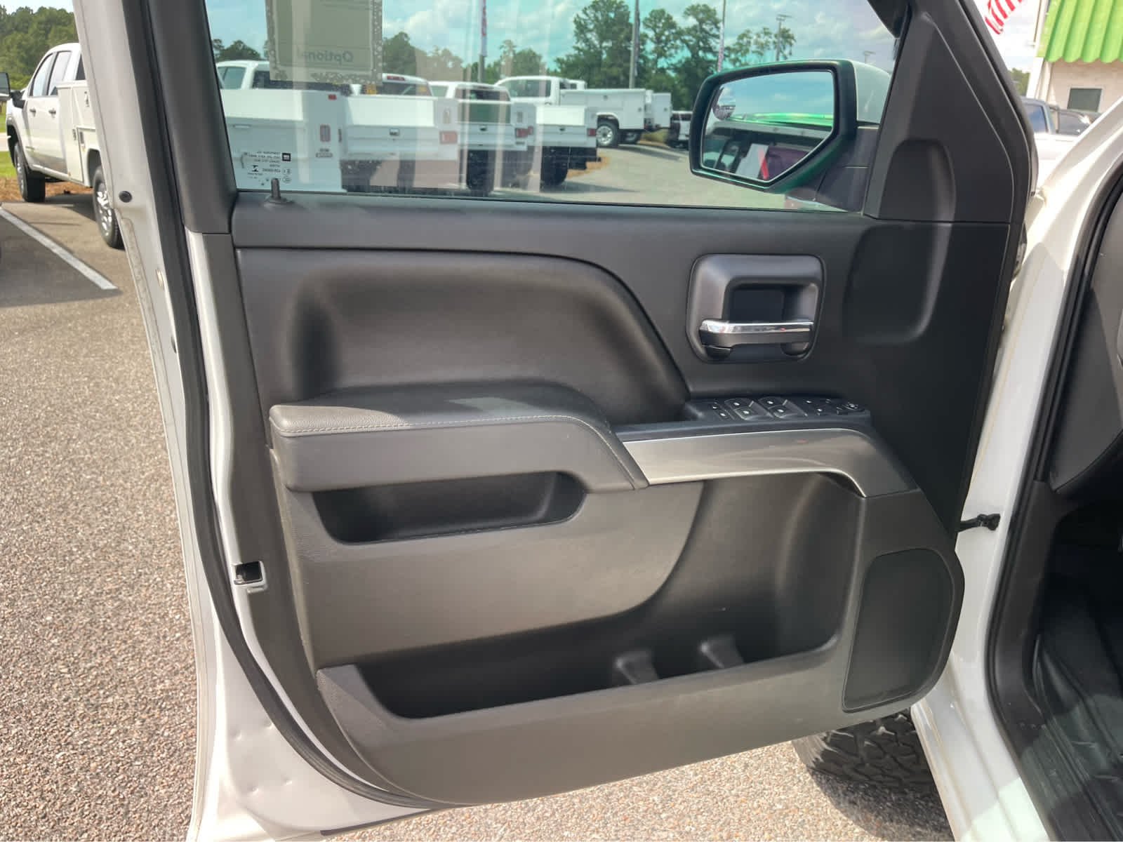 Used 2015 SUMMIT WHITE Chevrolet LT image 13