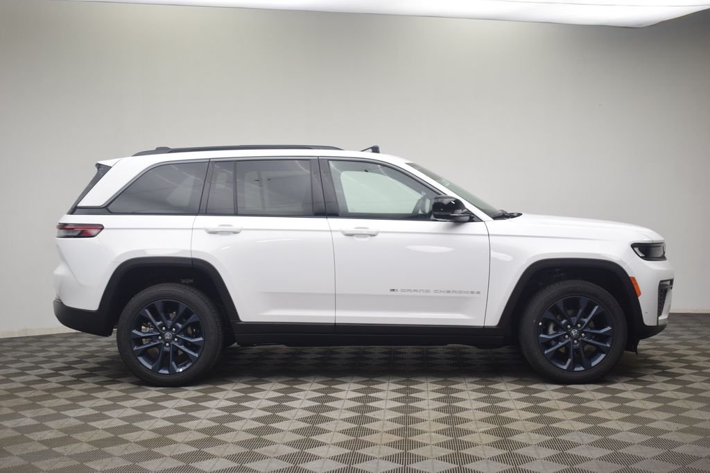 New 2026 Bright White Clear-Coat Exterior Paint Jeep  image 3