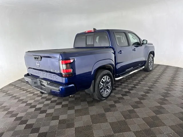 Used 2022 Blue Nissan SV image 5