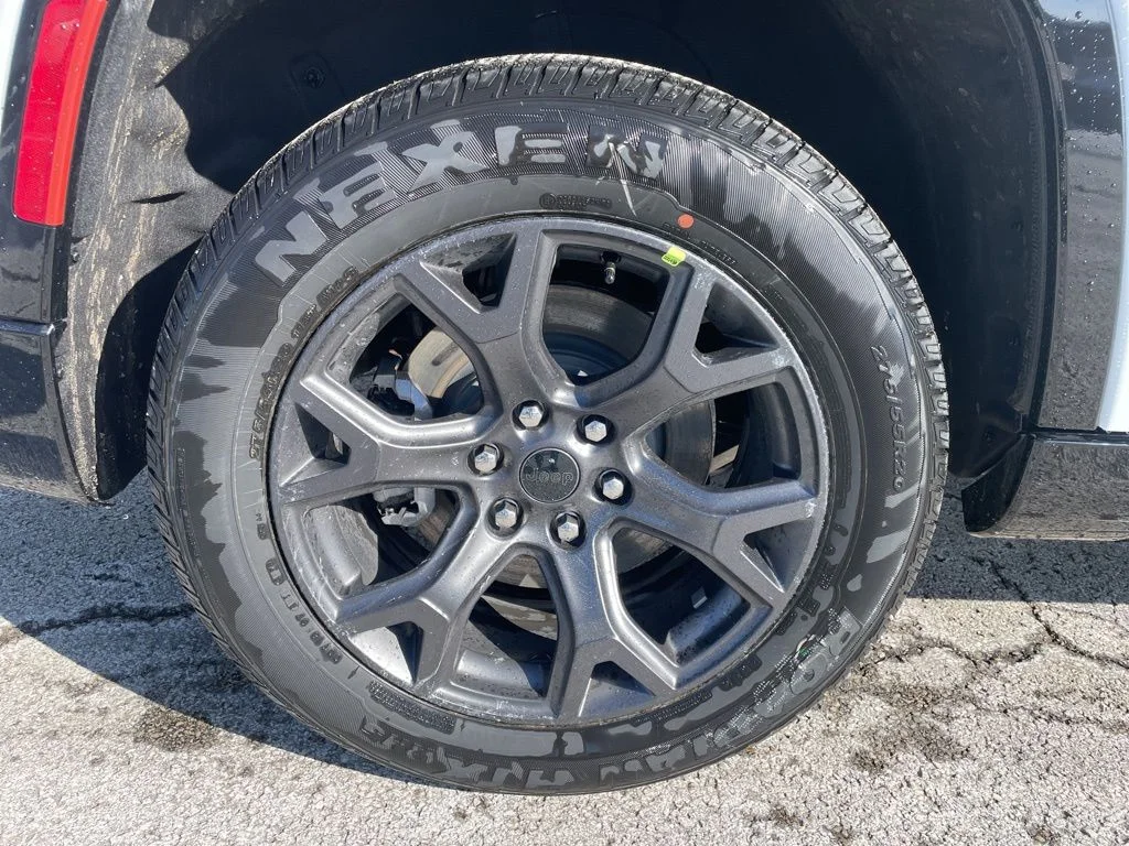 New 2026 Bright White Clear-Coat Exterior Paint Jeep Limited Altitude image 9
