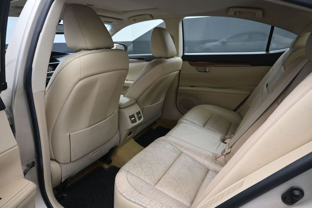 Used 2014 Beige Lexus 300h image 2