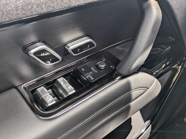 Used 2023 Black Land Rover SE Dynamic image 20