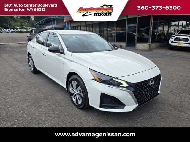 Used 2025 Glacier White Nissan S image 8