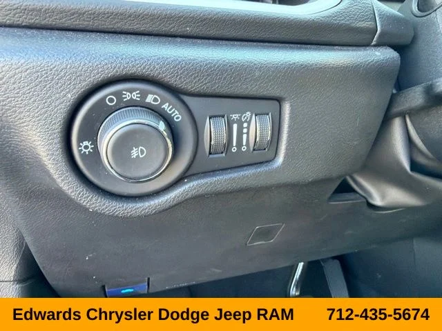 Used 2025 Red Chrysler Select image 19