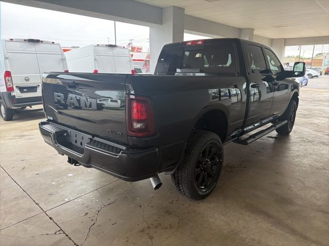 New 2026 Diamond Black Crystal Pearl-Coat Exterior Paint RAM Tradesman image 5
