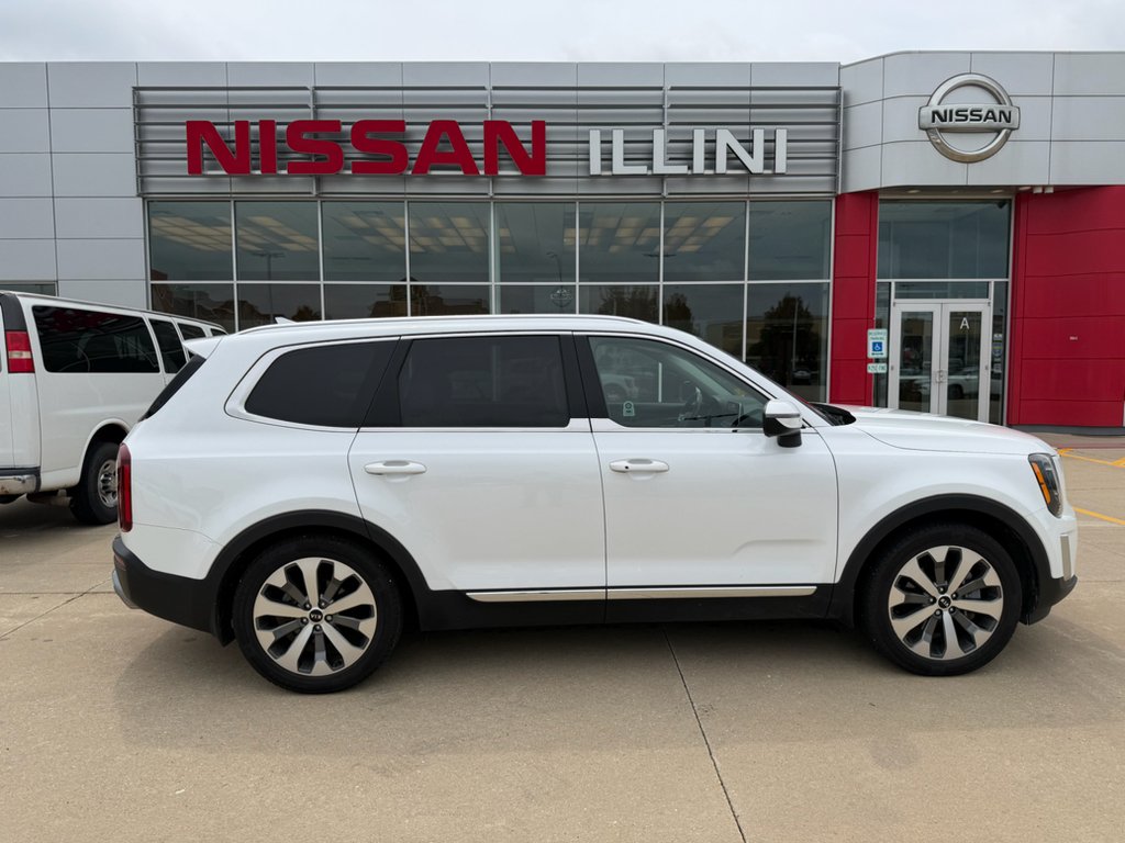 Used 2020 Snow White Pearl Kia EX image 1