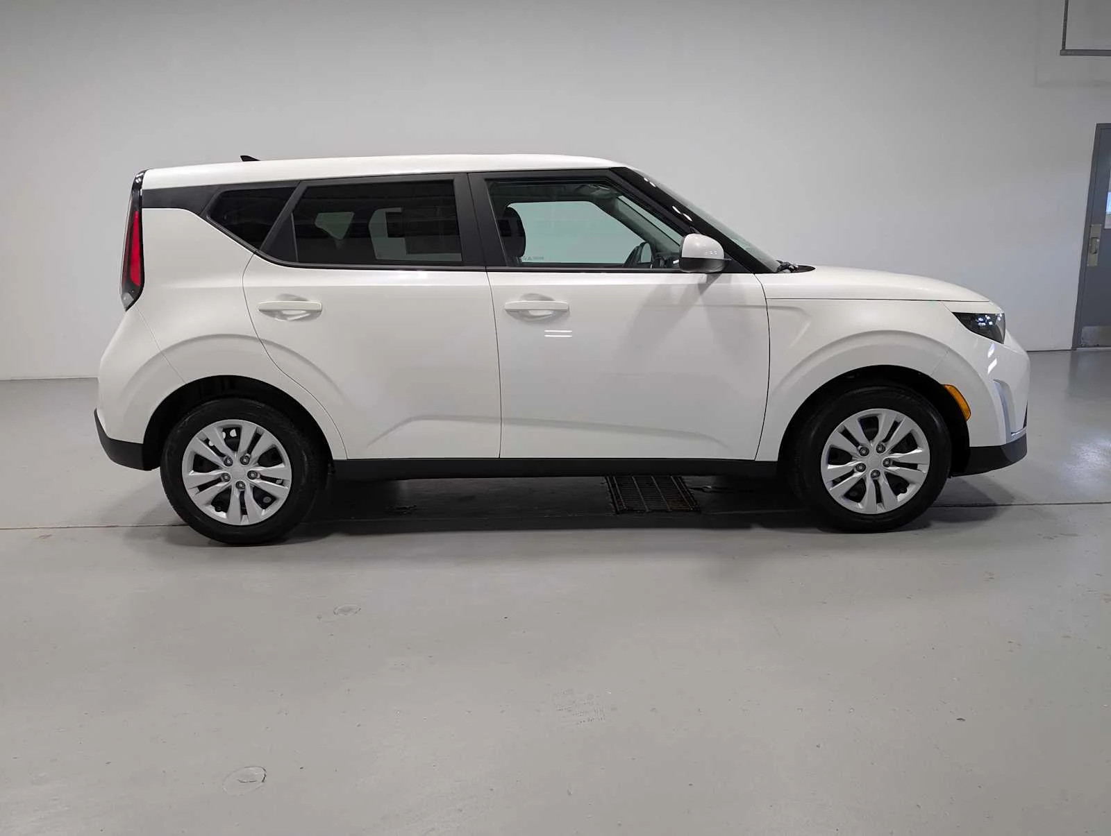 Certified Used 2025 Snow White Pearl Kia LX image 7