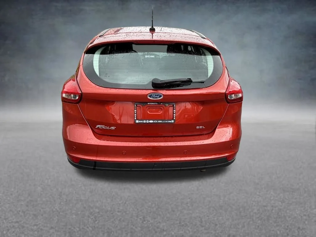 Used 2018 Red Ford SEL image 4