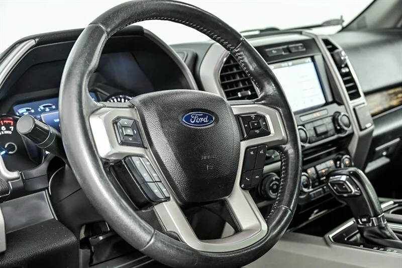 Used 2018 White Platinum Metallic Tri-Coat Ford Lariat image 18