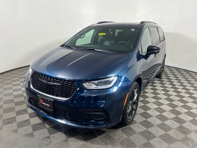 Certified Used 2025 Blue Chrysler Limited image 3