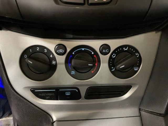 Used 2012 Gray Ford SE image 4