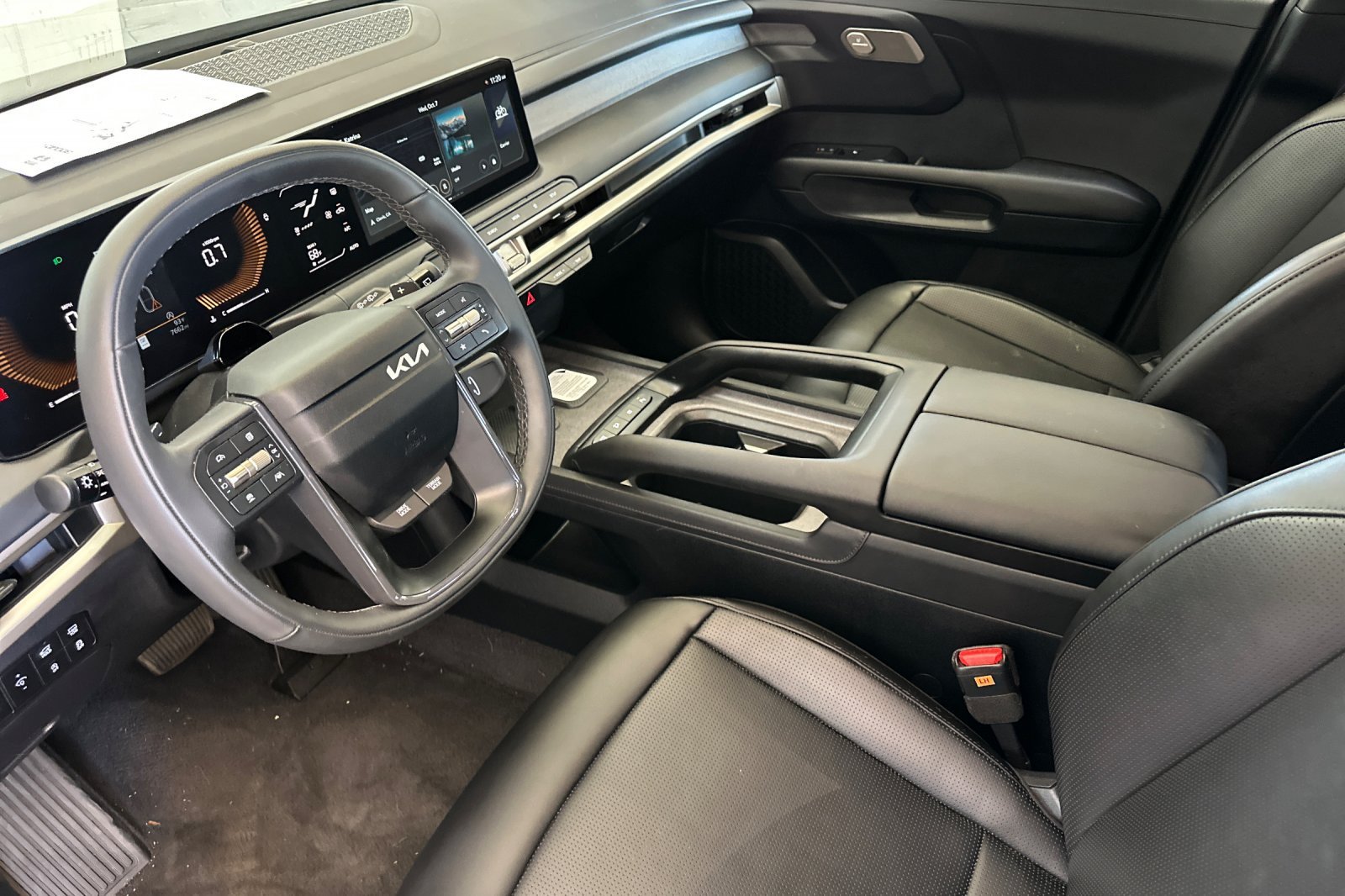 Used 2027 Black Kia S image 10
