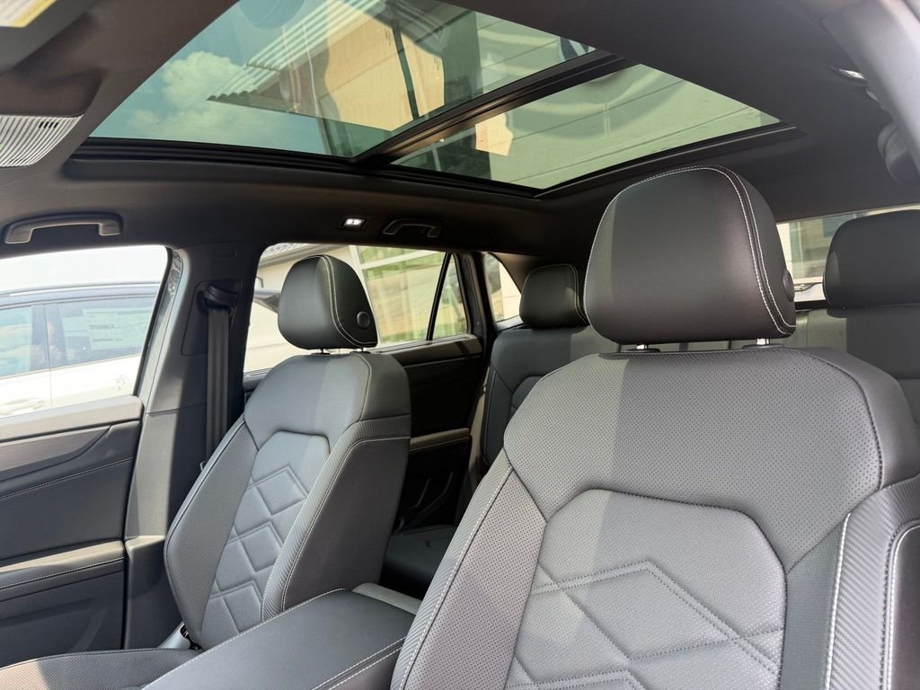 New 2026 Pure Gray Volkswagen 2.0T SE W/TECHNOLOGY image 8