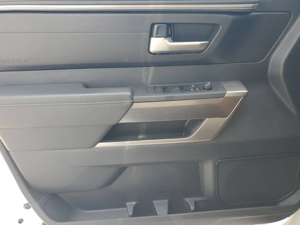 Used 2022 White Toyota SR5 image 18