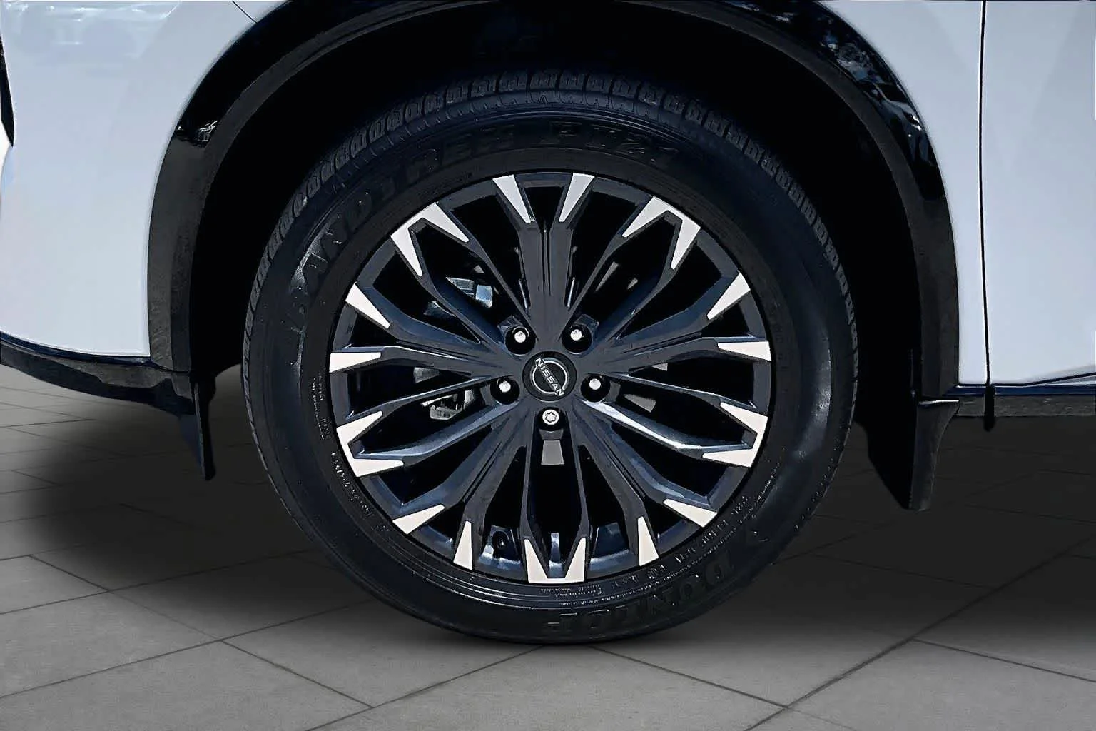 Used 2025 Everest White Pearl Nissan Platinum image 11