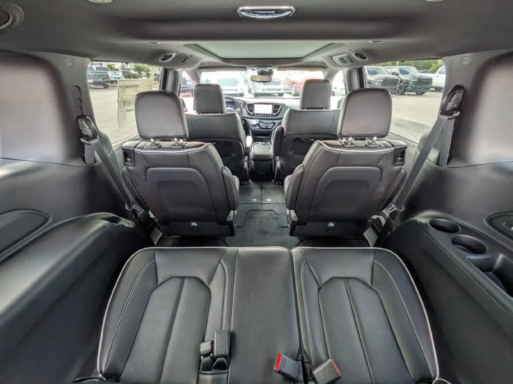 New 2027 Black Chrysler Limited image 31