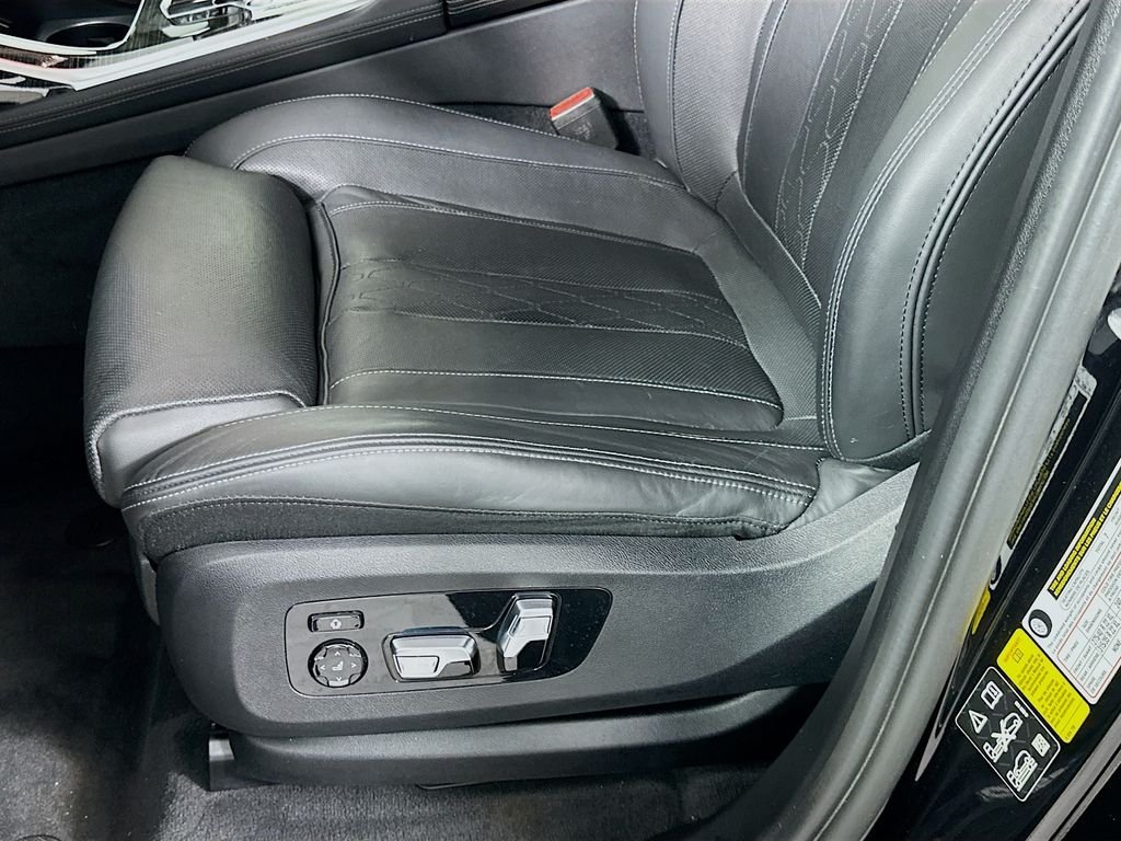 Used 2022 Black Sapphire Metallic BMW M50i image 20