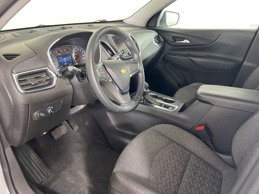 Used 2024 Summit White Chevrolet LT image 9