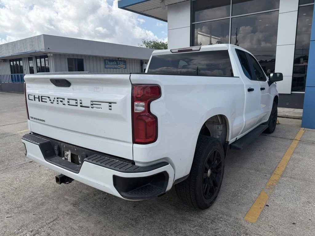 Used 2021 SUMMIT WHITE Chevrolet Custom image 11