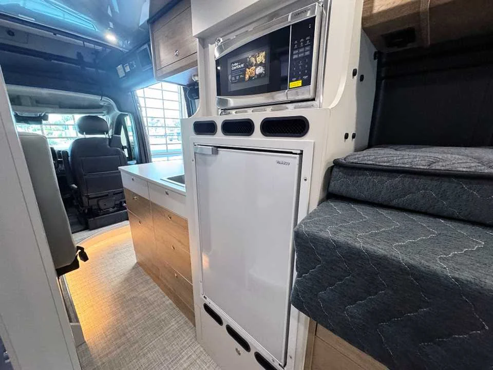 New 2027 GRANITE CRYSTAL METALLIC AIRSTREAM  image 24
