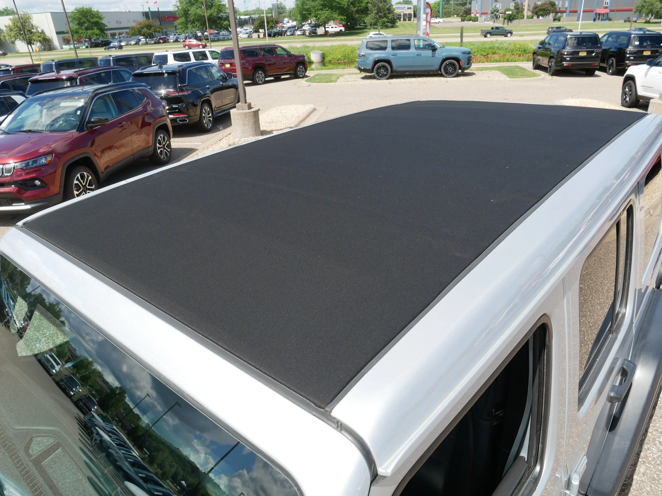 Used 2023 Silver Zynith Clearcoat Jeep Rubicon image 36