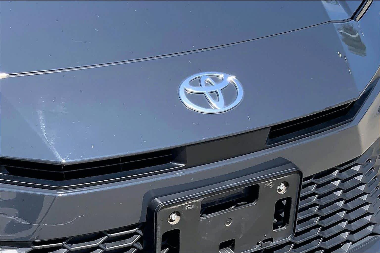Used 2025 Underground Toyota SE image 31