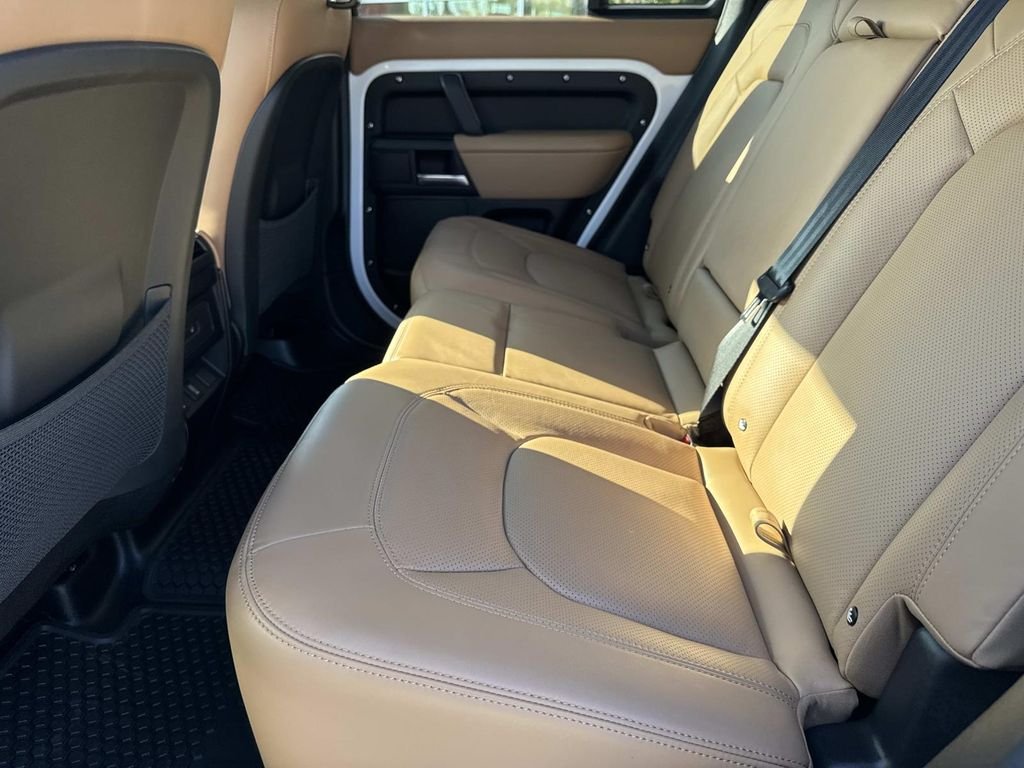 New 2026 Fuji White Land Rover S image 8