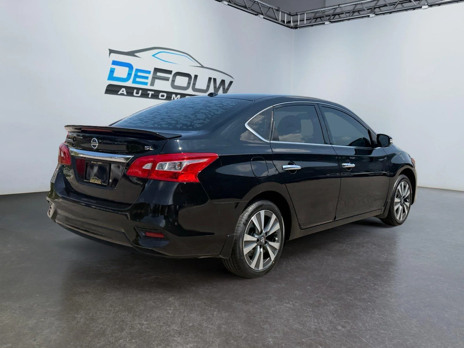 Used 2018 Super Black Nissan SL image 3