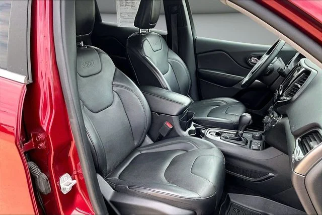 Used 2019 Velvet Red Pearlcoat Jeep Limited image 29