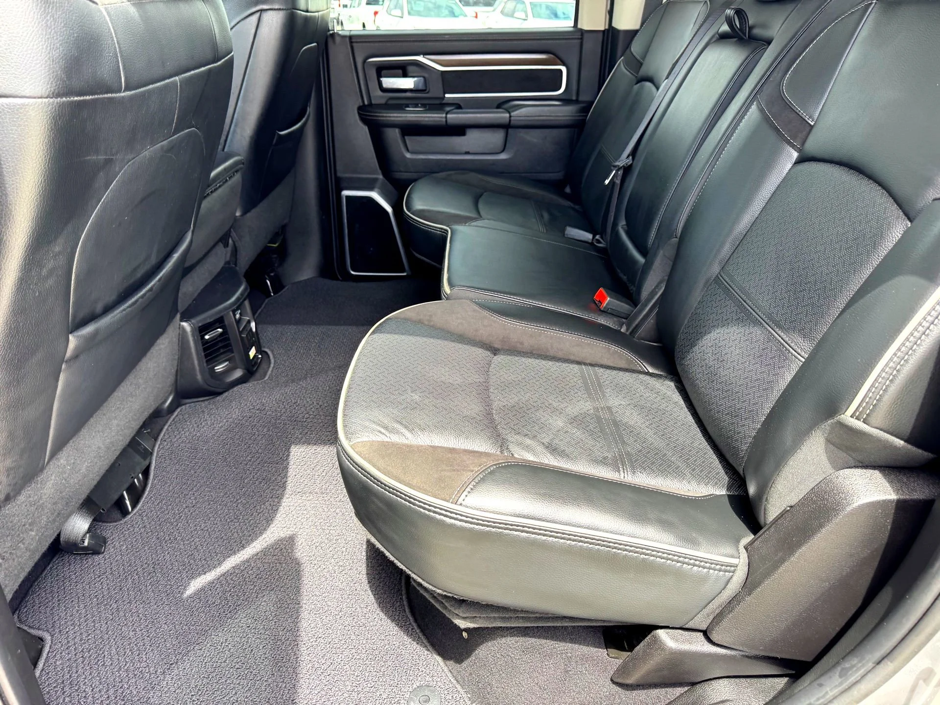 Used 2024  Ram Laramie image 19