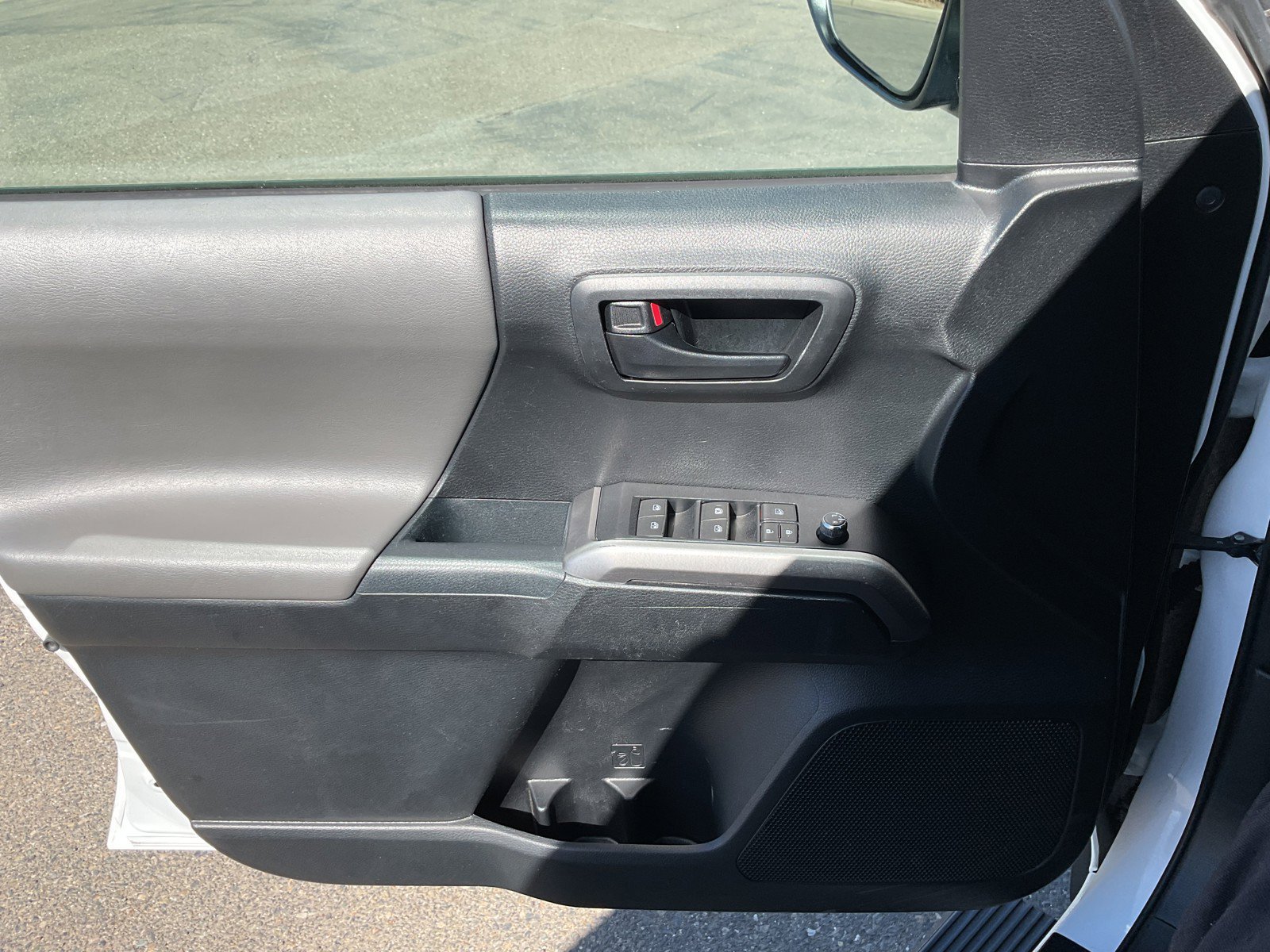 Used 2017 Super White Toyota SR5 image 16
