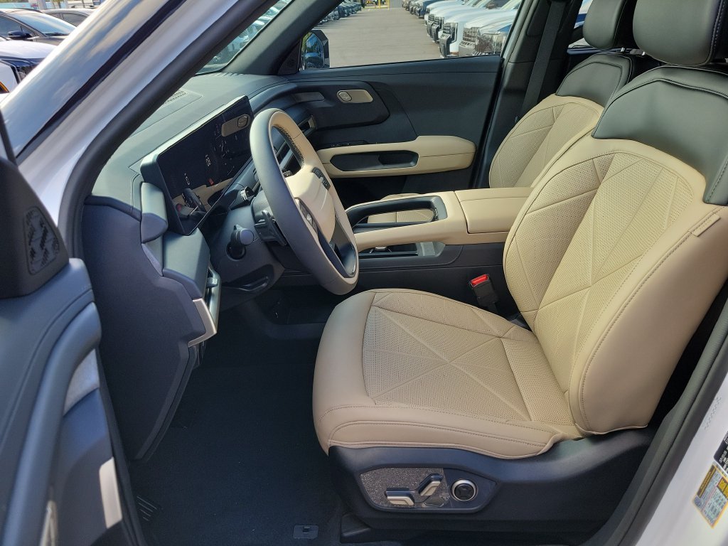 New 2027 Glacial White Pearl Kia EX image 25