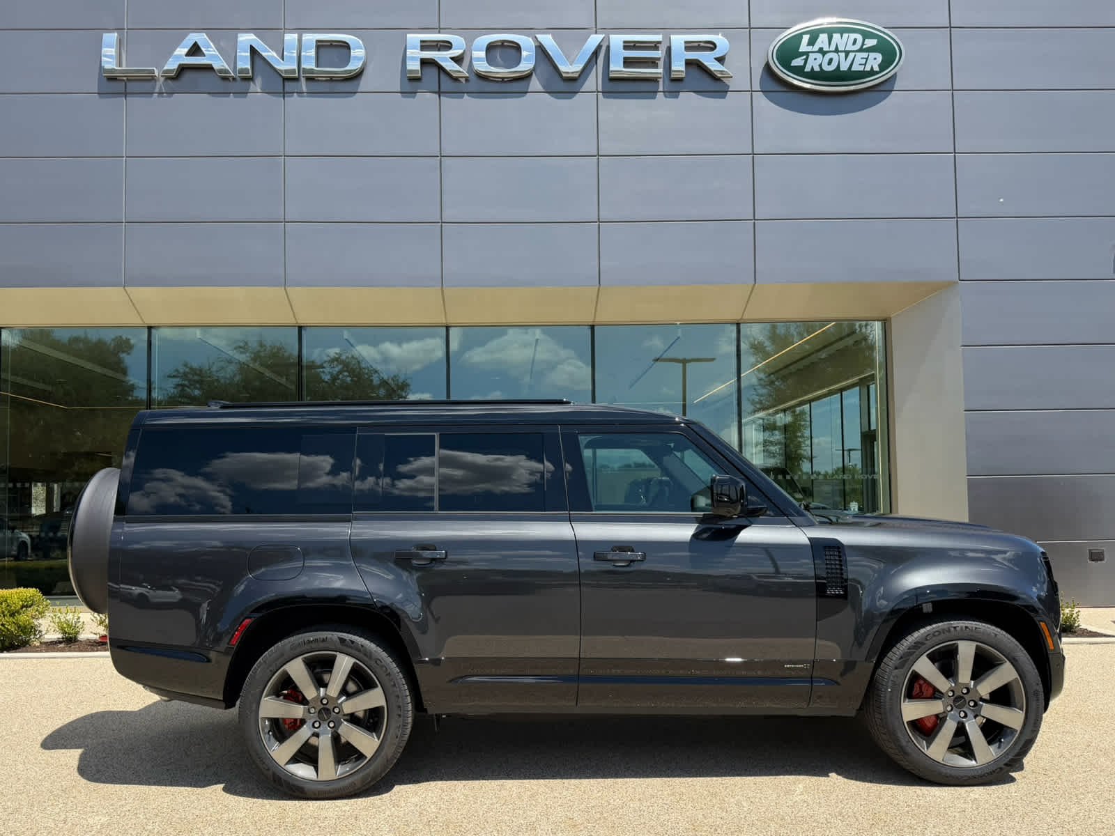 New 2026 Carpathian Grey Land Rover X image 4