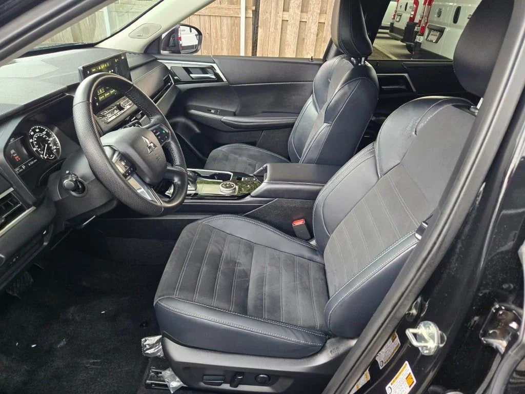 Certified Used 2025 Blue Mitsubishi SE image 18