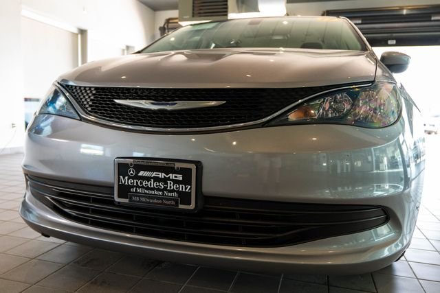 Used 2017 Silver Chrysler Touring image 11