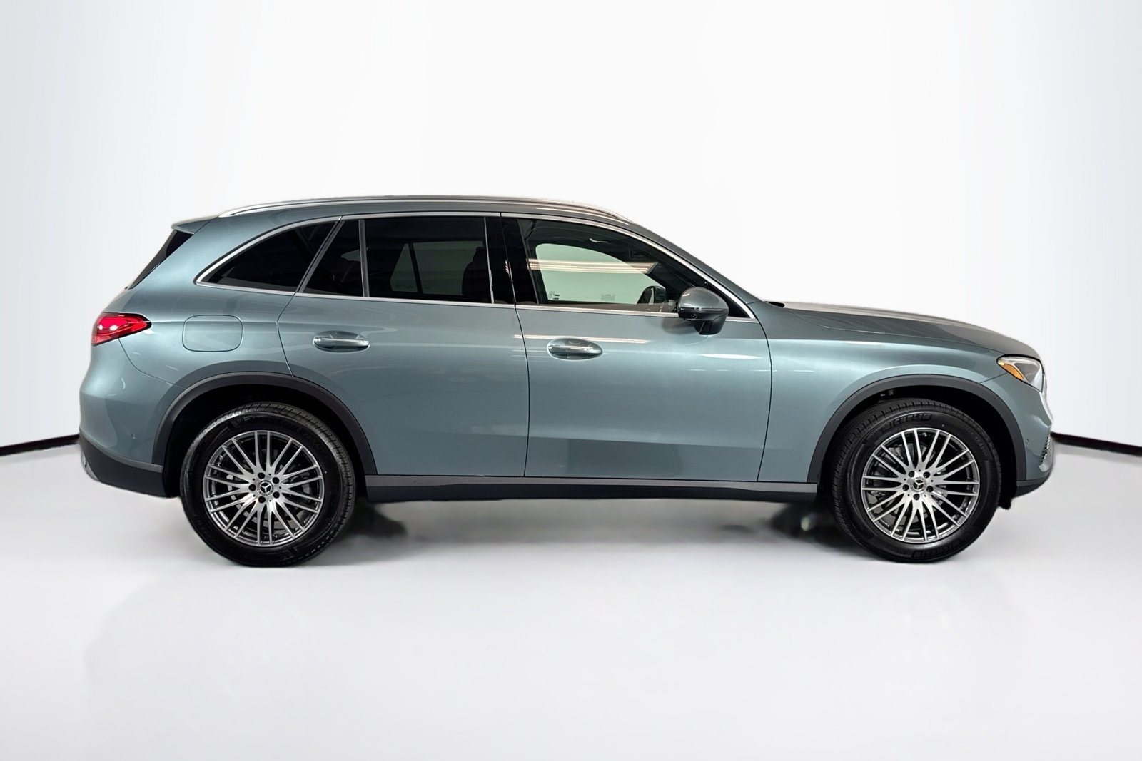 New 2026 Verde Silver Metallic Mercedes-Benz GLC 300 image 4