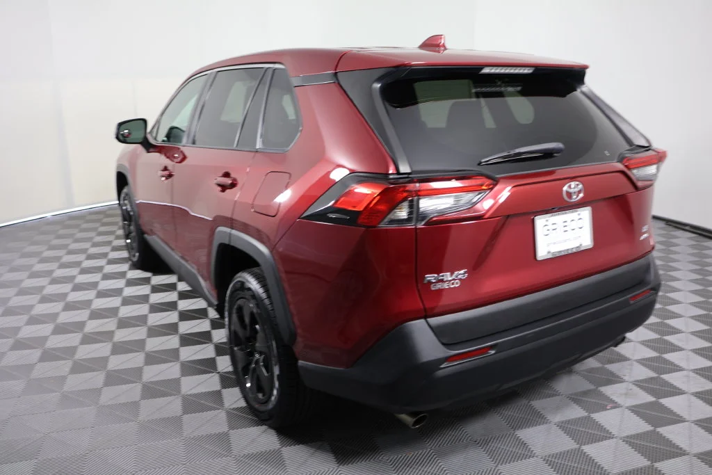 Used 2022 Pearl Toyota LE image 6