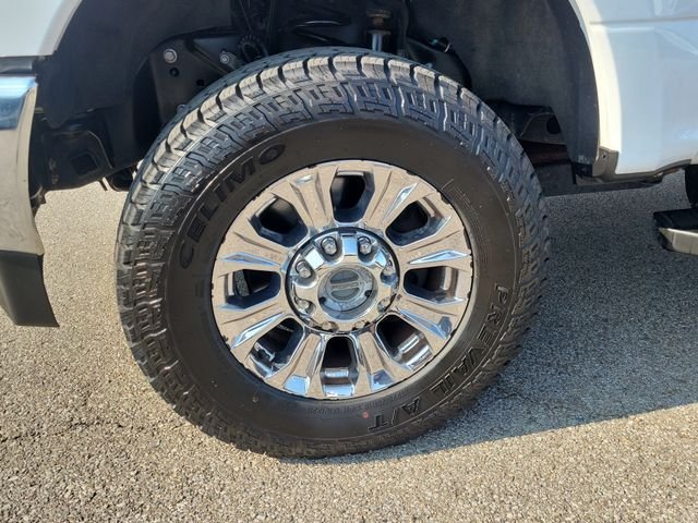 Certified Used 2019 Oxford White Ford XLT image 9