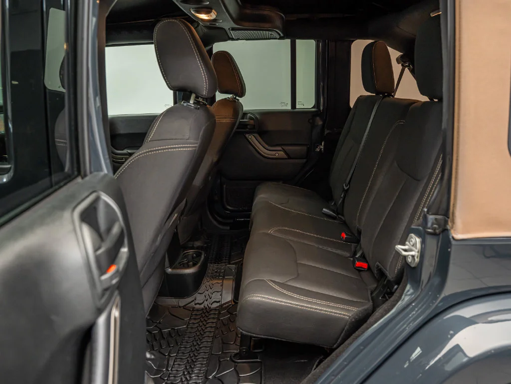 Used 2018 Rhino Clearcoat Jeep Unlimited Sport image 32