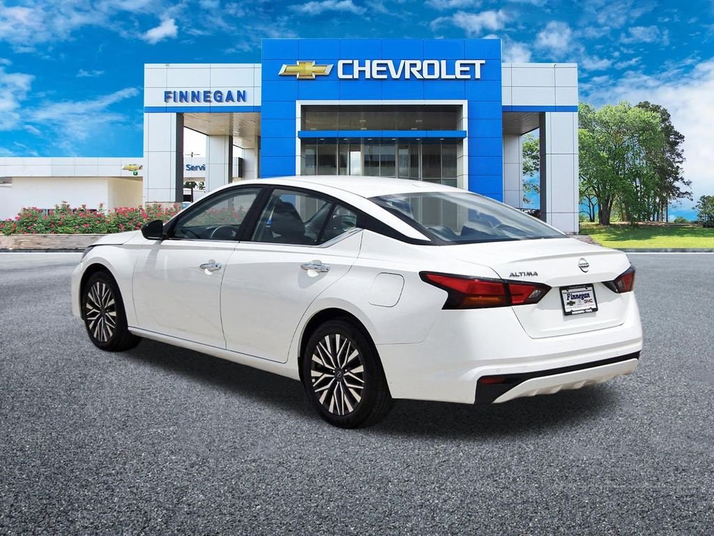 Used 2025 White Nissan 2.5 SV image 5