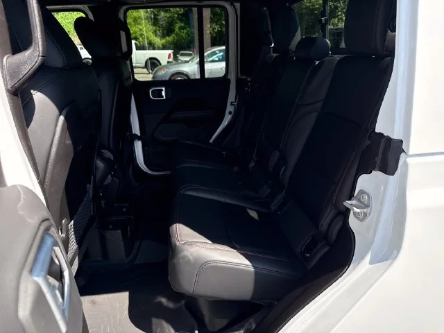 New 2026 Bright White Clear-Coat Exterior Paint Jeep Rubicon X image 13