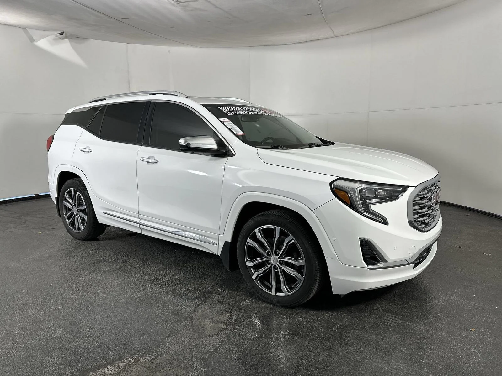 Used 2018 White GMC Denali image 2