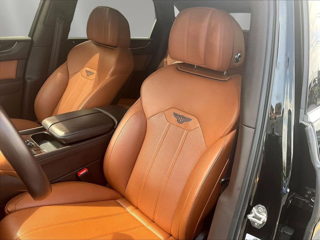 Used 2021 Midnight Emerald Bentley V8 image 21