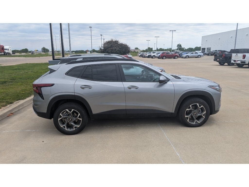 2025 Chevrolet Trax LT's photo