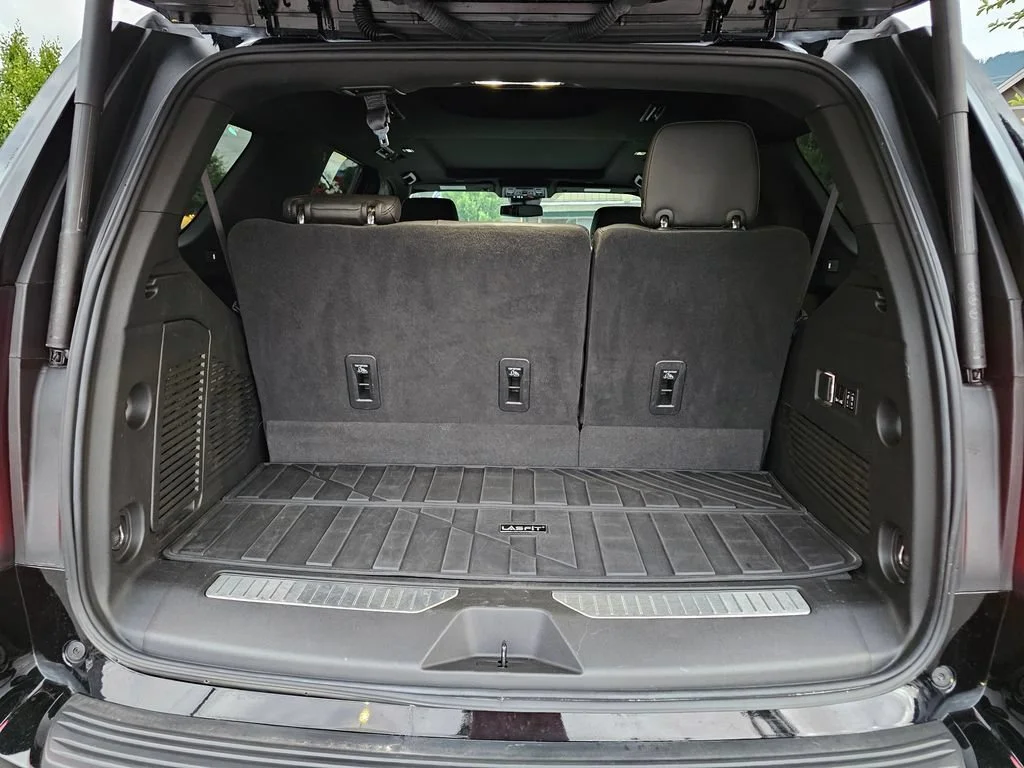 Used 2023 Black Chevrolet Z71 image 11