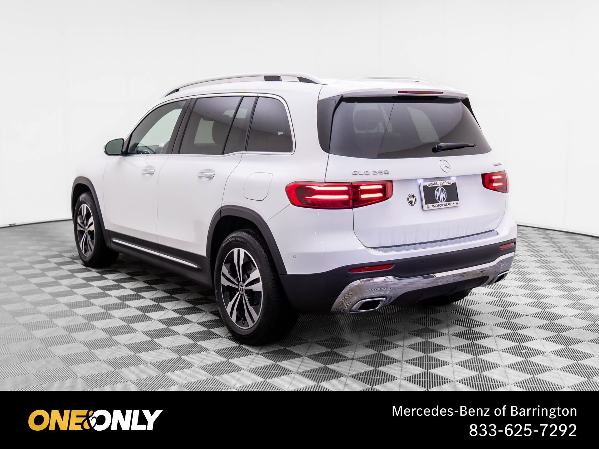 New 2026 Polar White Mercedes-Benz GLB 250 image 3