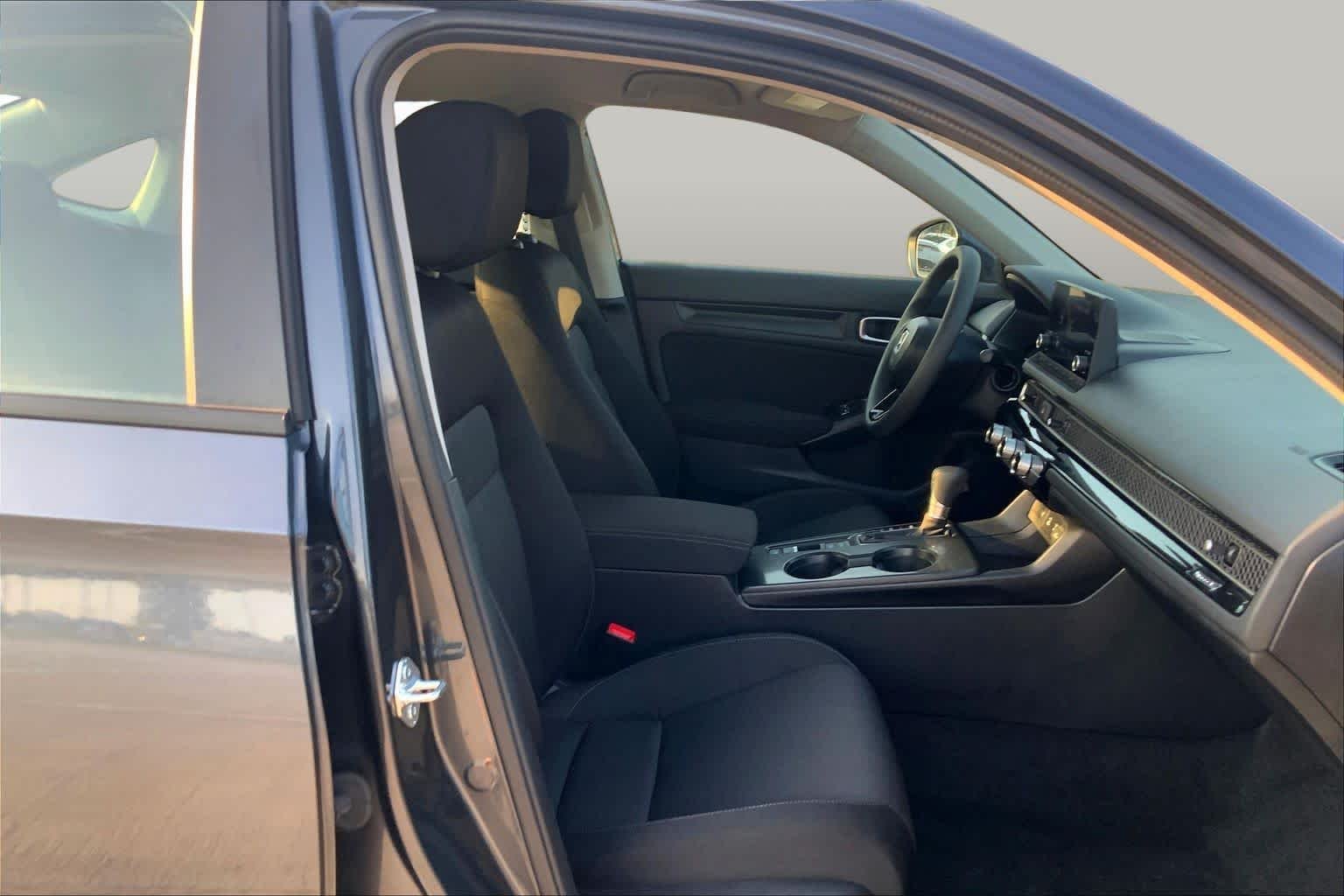 Used 2025 Rallye Red Honda LX image 9