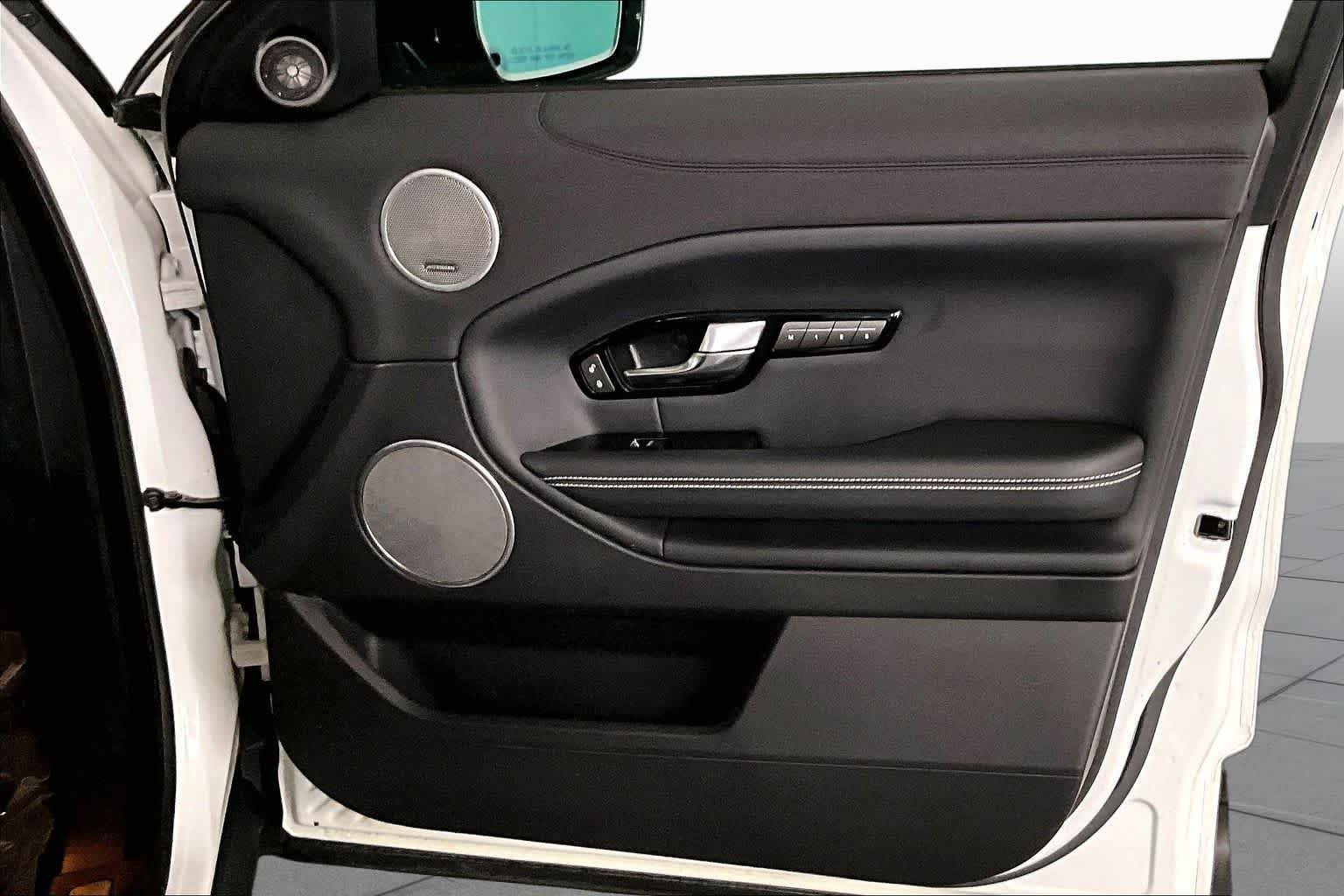 Used 2018 Fuji White Land Rover HSE image 23